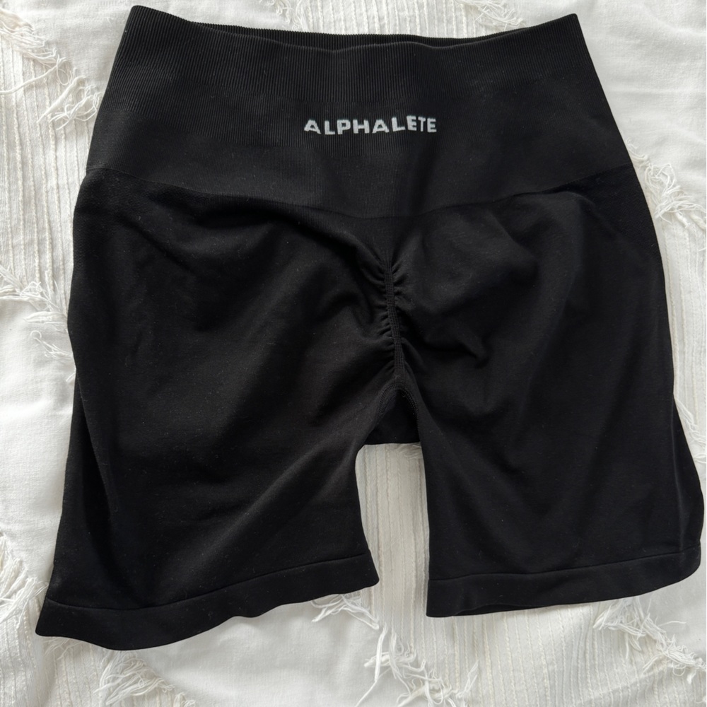 ALPHALETE AMPLIFY SHORT 4.5”